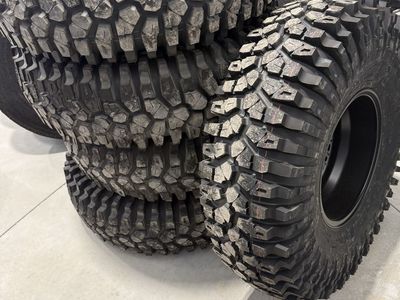 35" Roxxzillas Maxxis Tires With Statem 3 Wheels