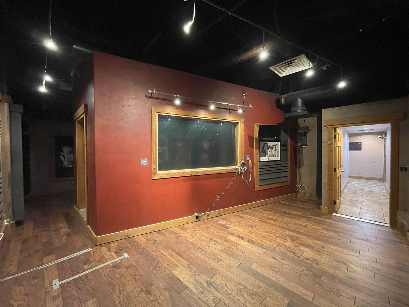 Main image 15