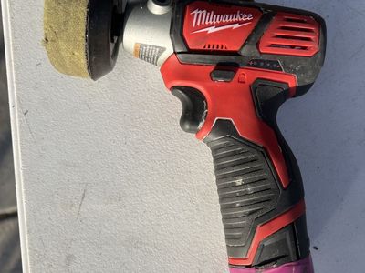 Milwaukee M12 Variable Speed Polisher/Sander - Cordless 2400-2800 RPM