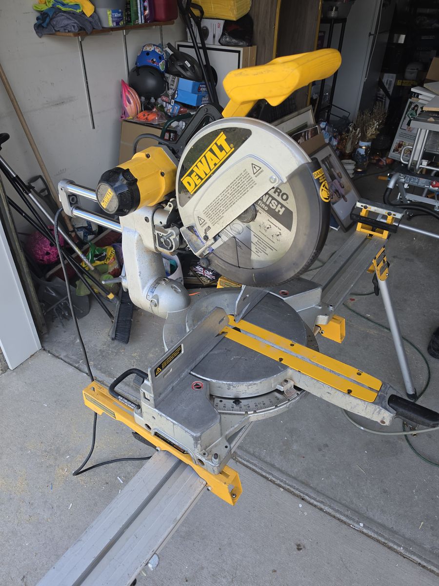 Dewalt 12" double bevel sliding compound miter saw with stand