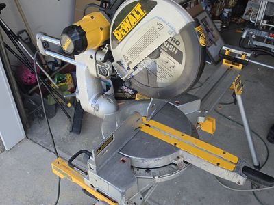 Dewalt 12" double bevel sliding compound miter saw with stand