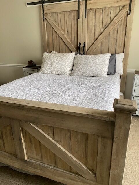 Barn door bed