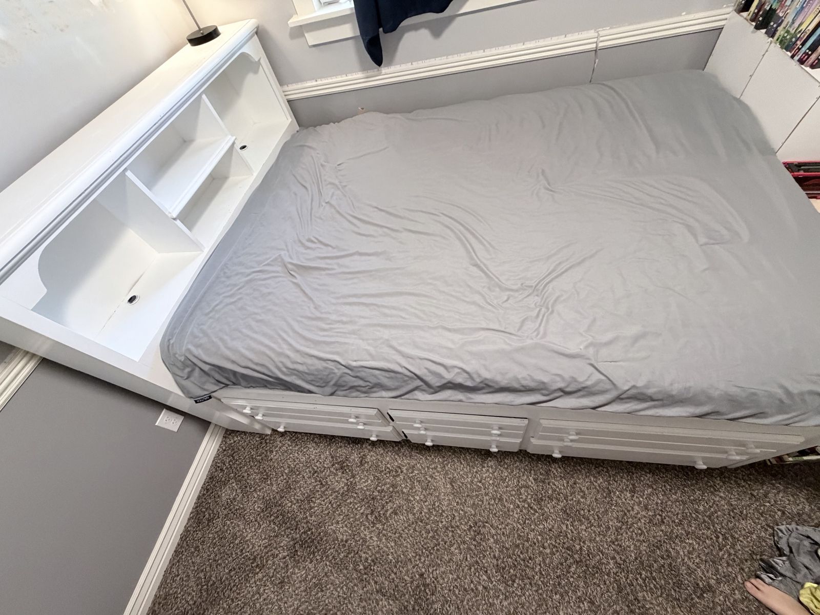 Full captain wood bed w/drawers