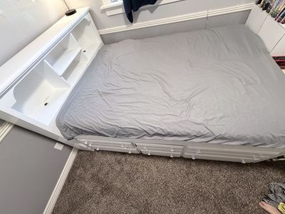 Full captain wood bed w/drawers