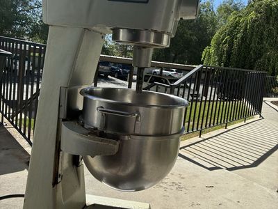 Hobart D300 30-Quart Commercial Mixer - Kitchen Restaurant Bakery $2,000 O.B.O