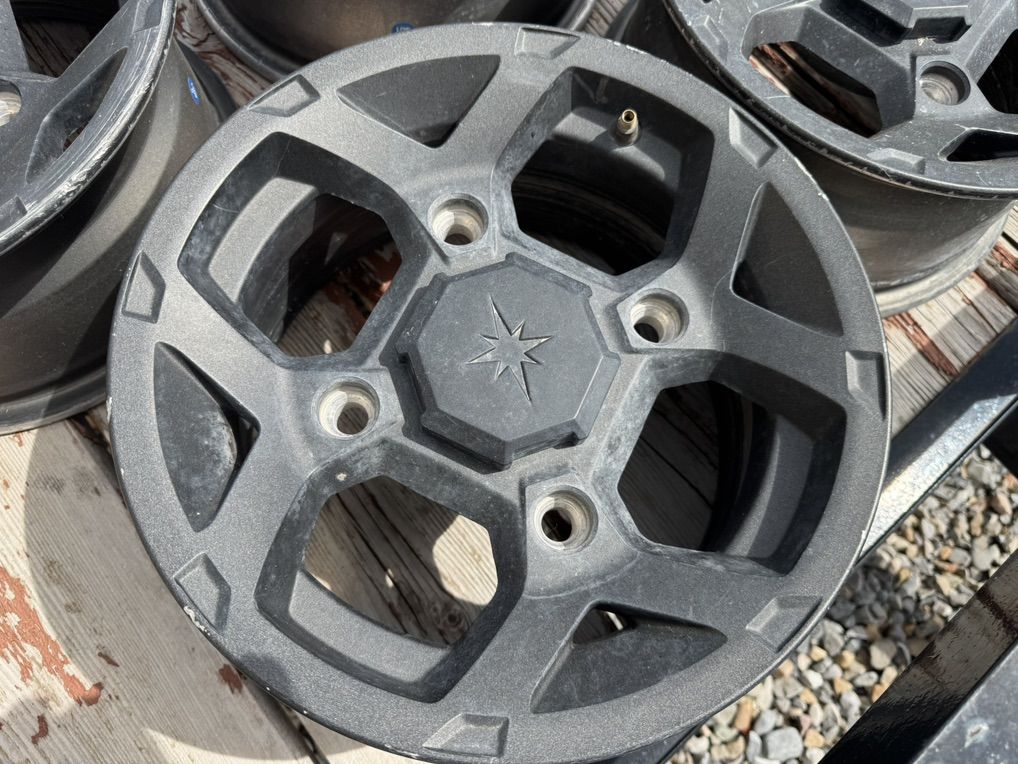 Main image 3