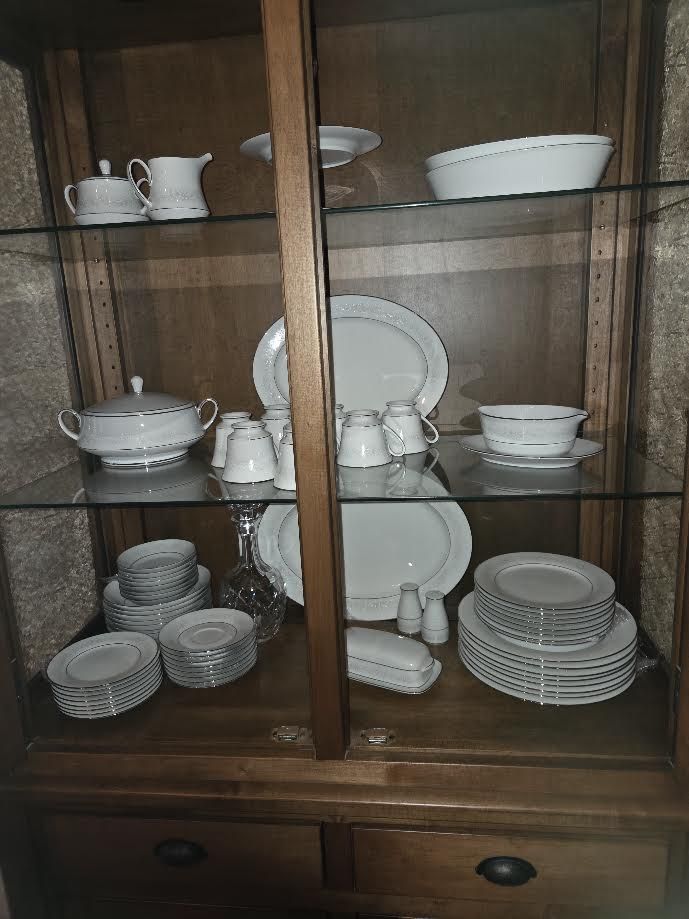 Nortiake China - Cumberland Pattern Compelte set for 8 plus additional pieces.  Never used.