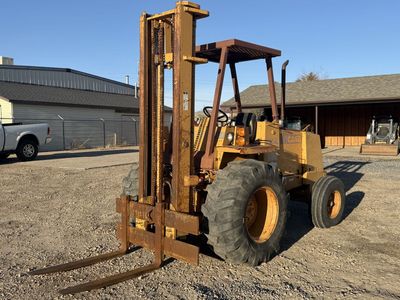 Case 585E Rough Terrain Forklift