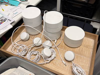 FIVE - Almost new Google WiFi Mesh System AC1200 Hubs