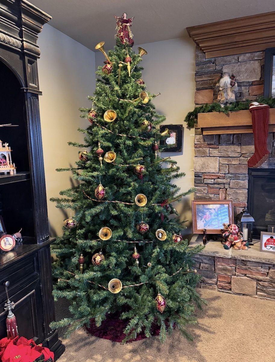 Artifical Christmas Tree With Lights. 9ft Tall