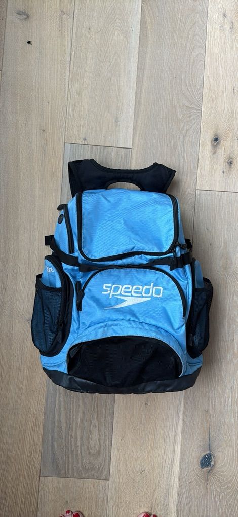 Speedo swim team or gym backpack, excellent!