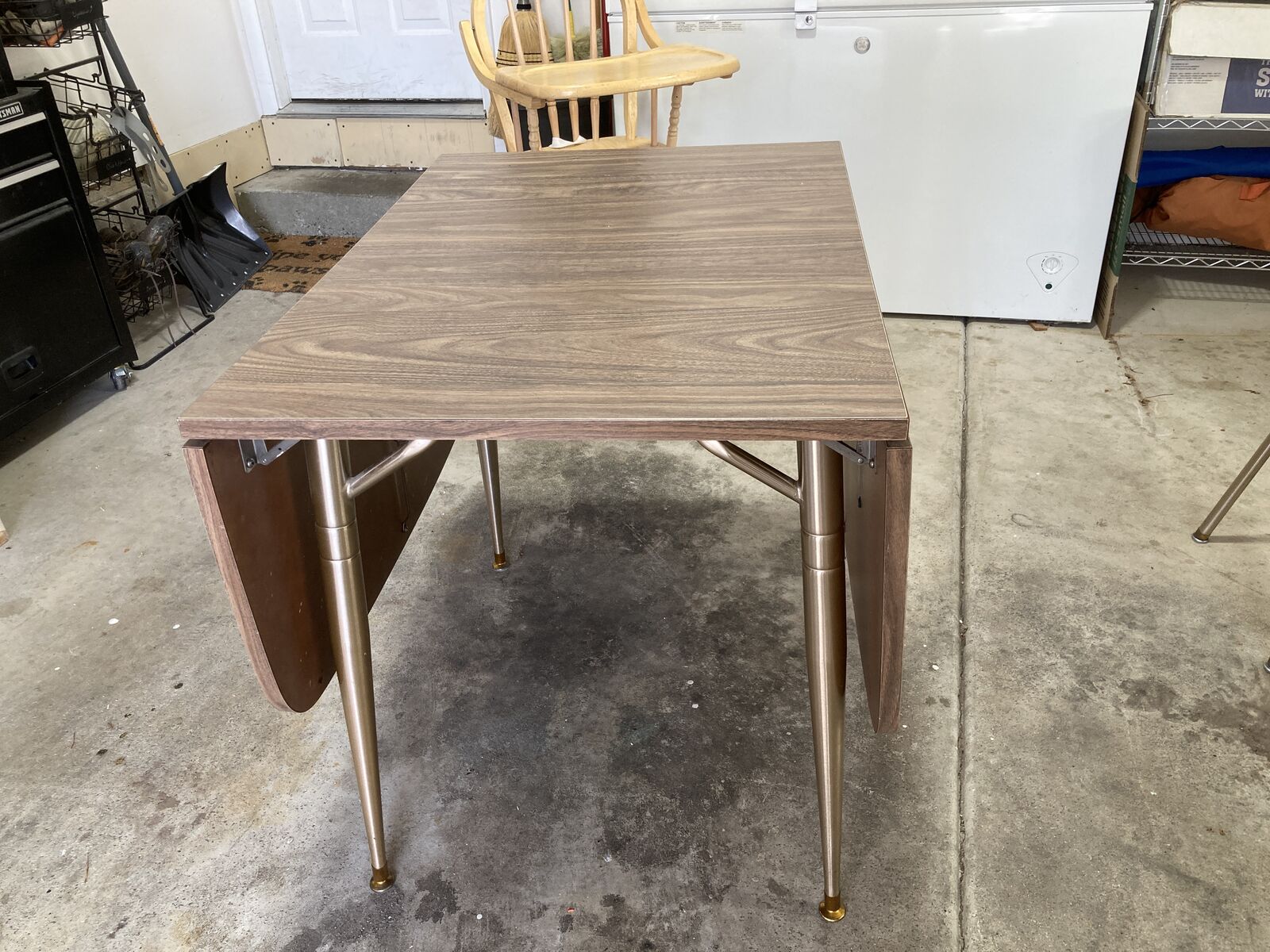 Walter of Wabash Dinette w/ 4 chairs