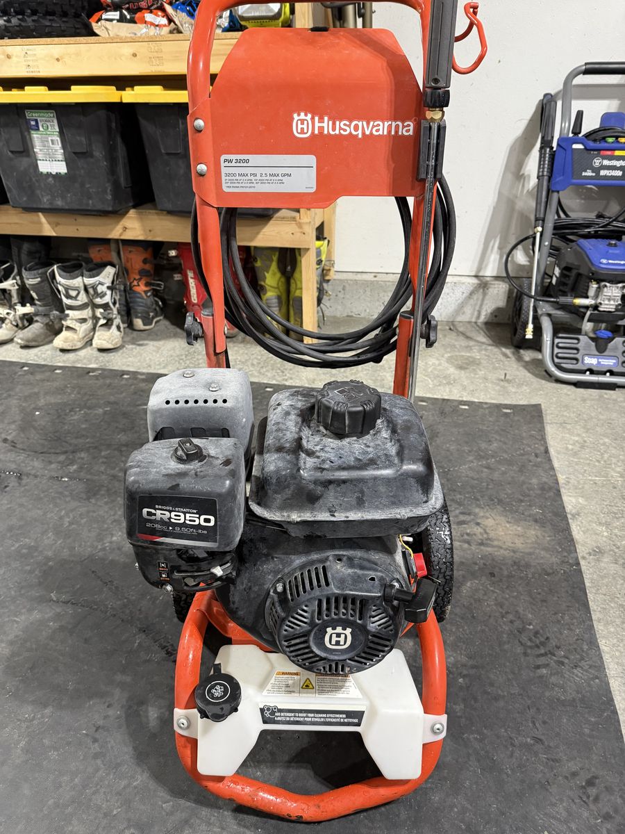 Husqvarna 3200 PSI Gas Pressure Washer – 2.5 GPM – Works Great – $165