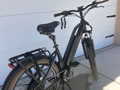 Magnum Metro 750 Electric Bike - Black - Excellent Condition E-Bike for Commuting/Leisure
