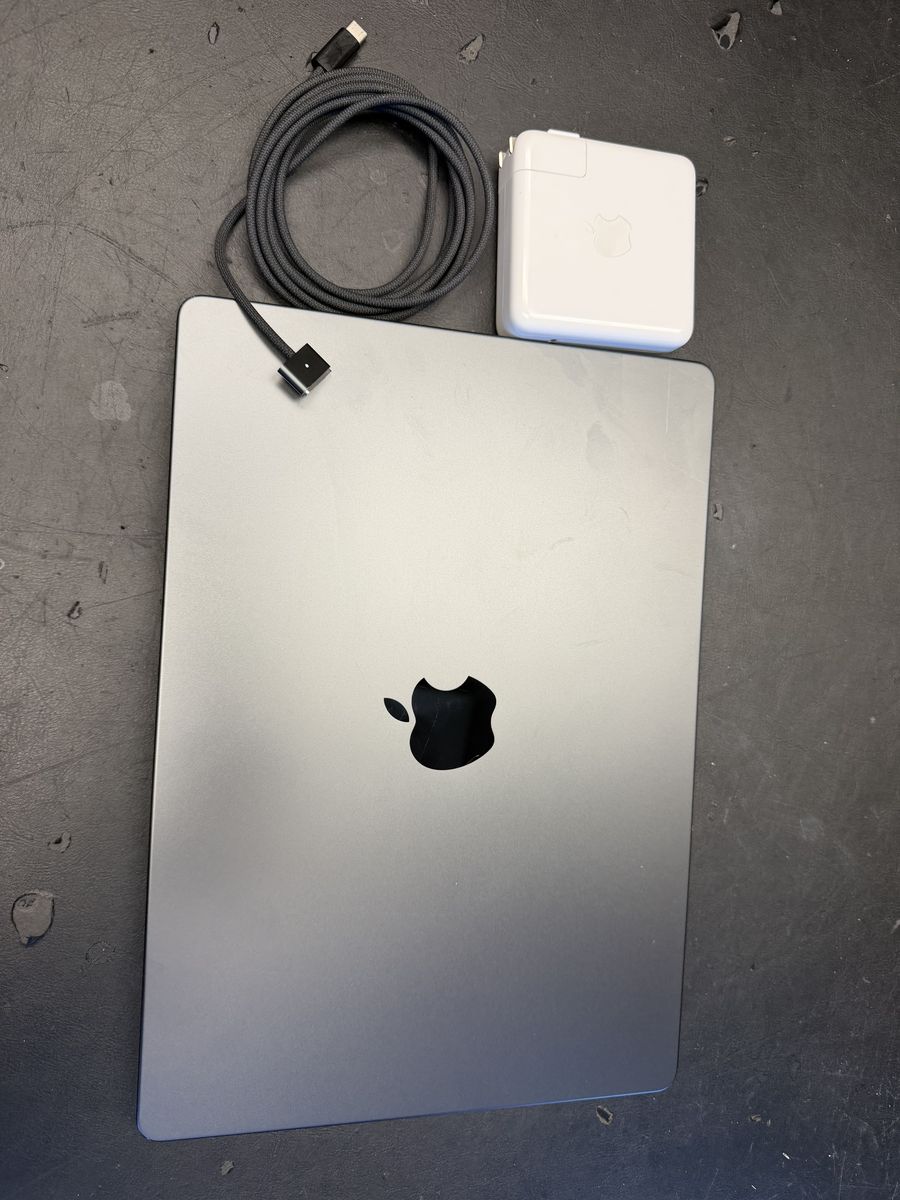 2024 Apple MacBook Pro M4 – 16GB RAM – 512GB SSD – 14" – Like New