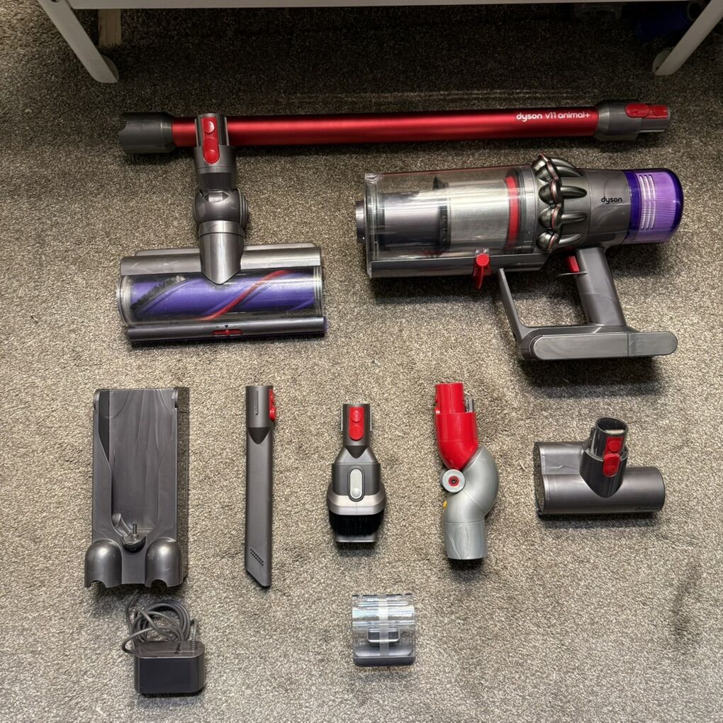 CLEAN Dyson v11 animal+ vacuum