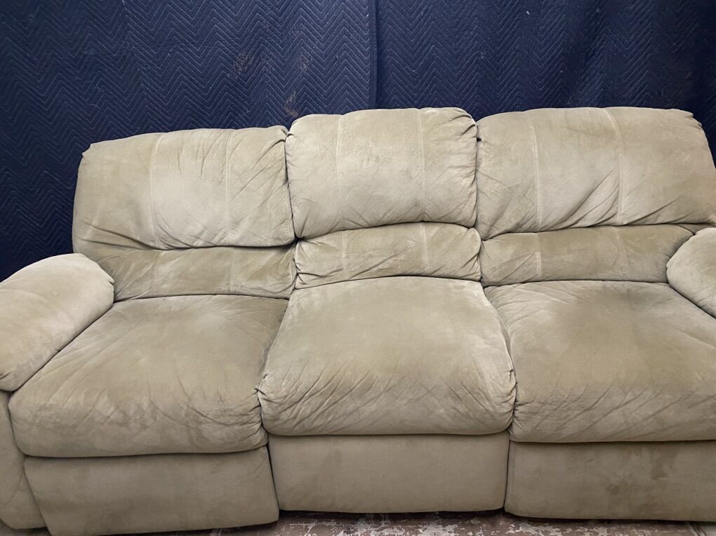 SINGLE COUCH !! Can Deliver