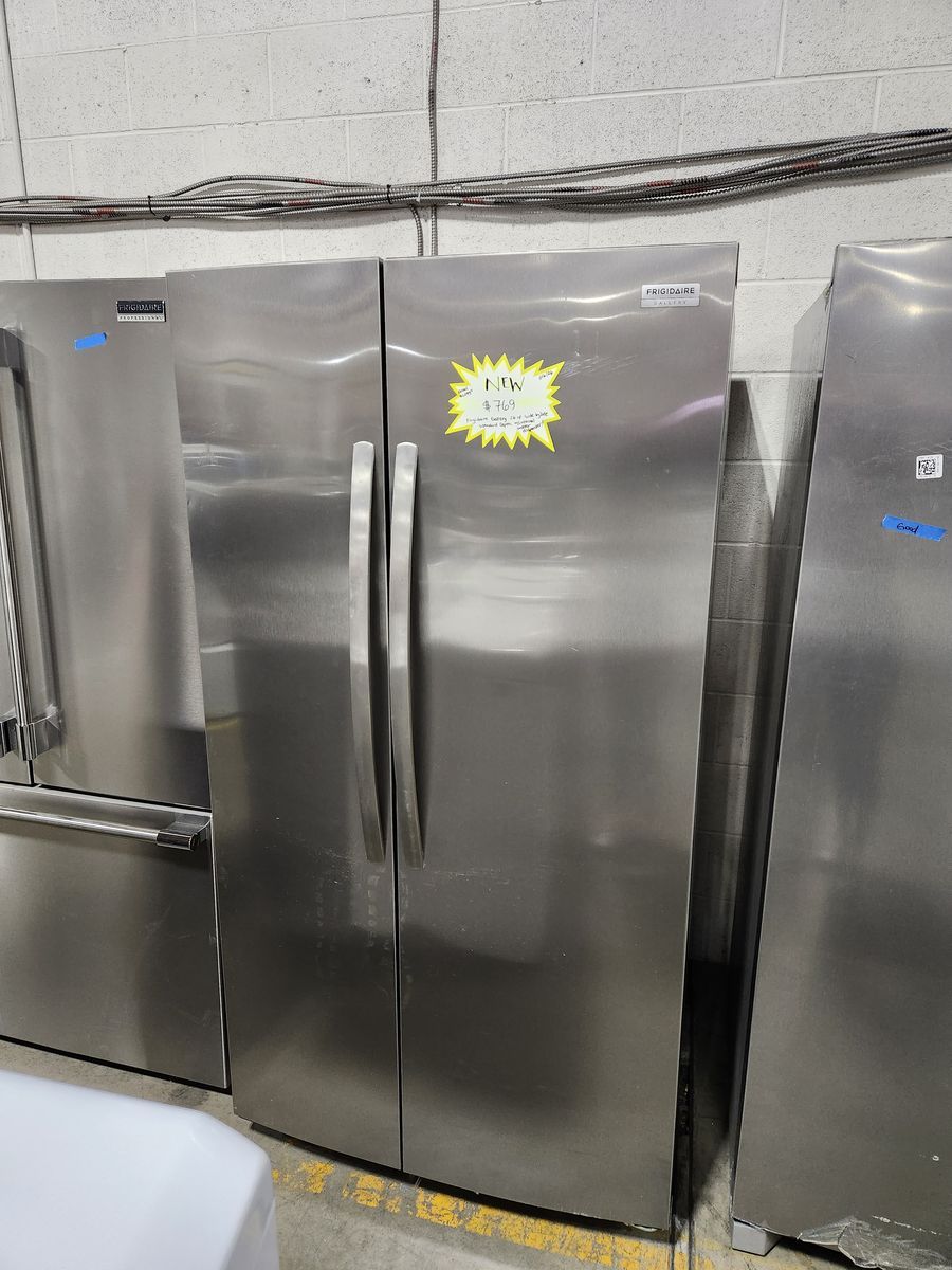 BEAUTIFUL BRAND NEW! FRIGIDAIRE GALLEY 26 CF SIDE BY SIDE FRIDGE