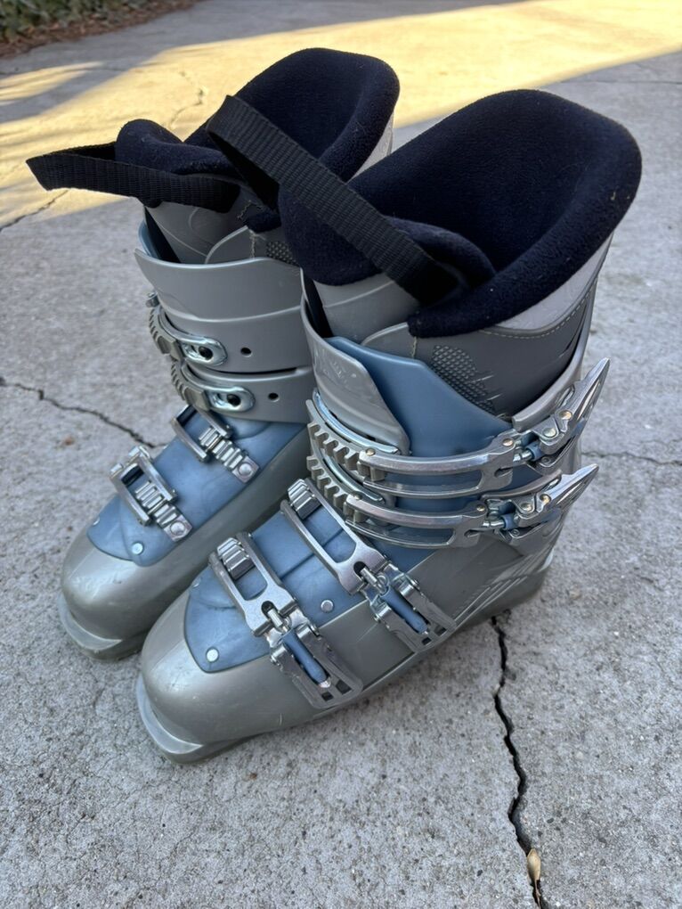 Salomon 550 Irony Womens Alpine Ski Boots Size 26