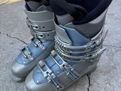 Salomon 550 Irony Womens Alpine Ski Boots Size 26