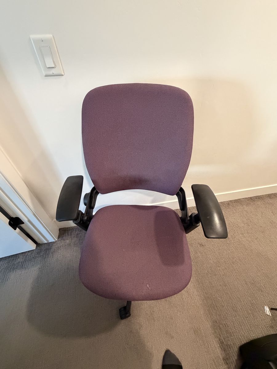 Steelcase Leap V1 Ergonomic Office Desk Chair - Purple Fabric