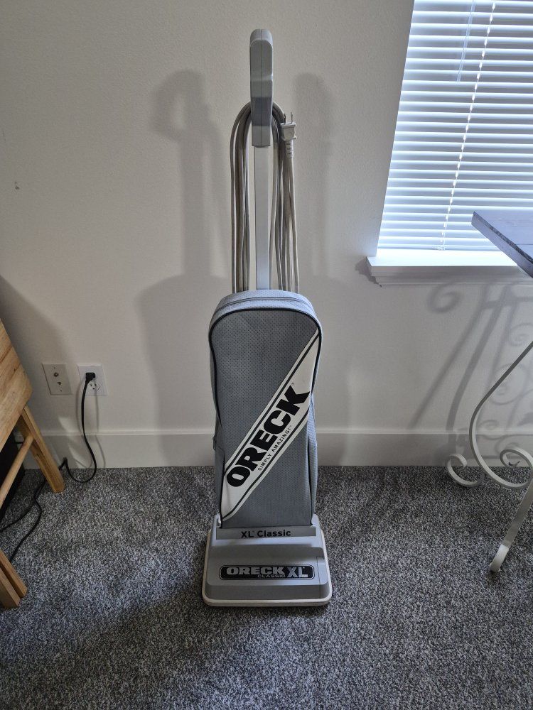 Oreck XL Classic Upright Vacuum Cleaner - Gray/White, Model U2000HS