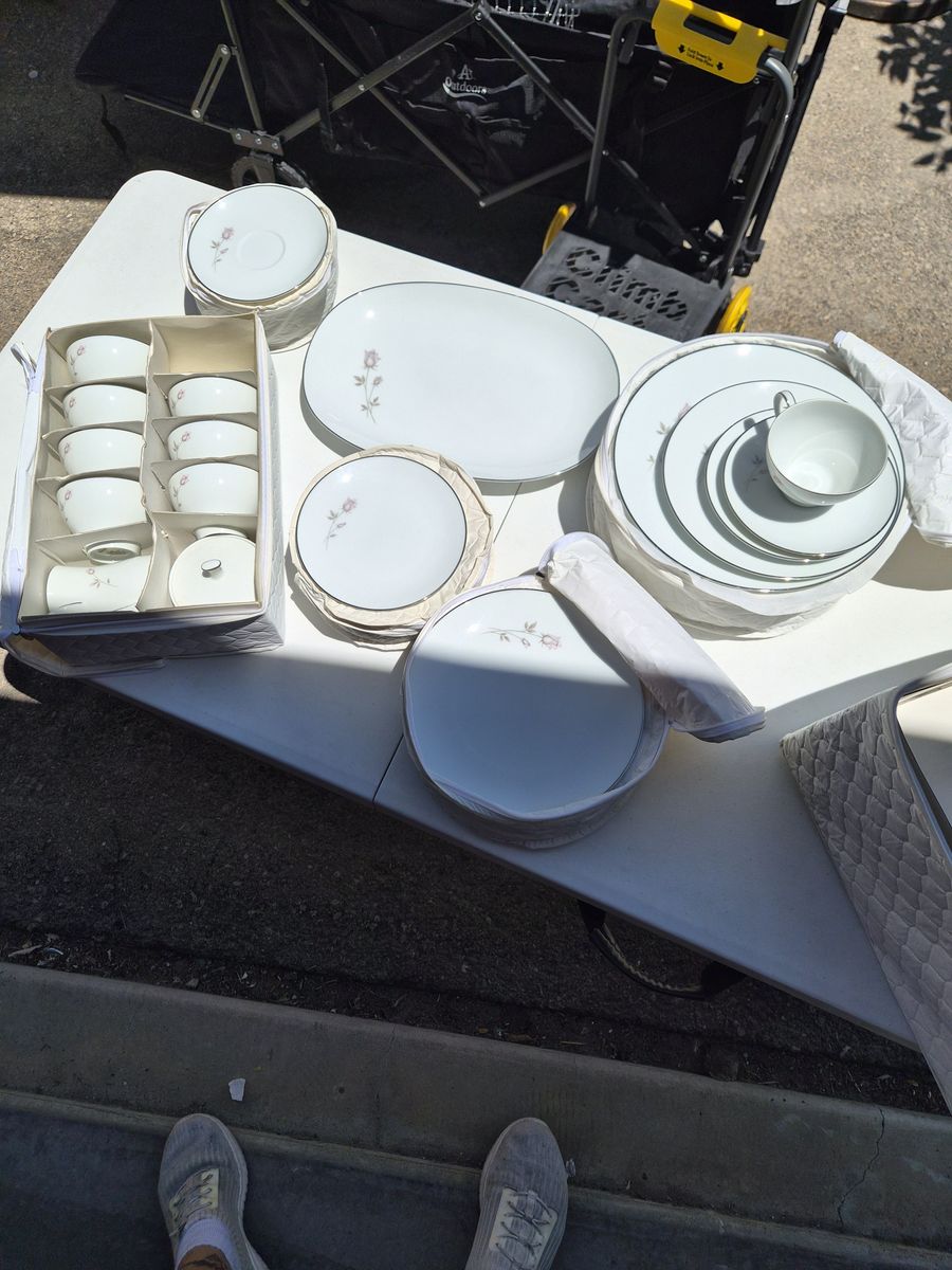 Vintage Noritake China Dinnerware Set - Pasadena 6311 (8 Place Settings + Extras)