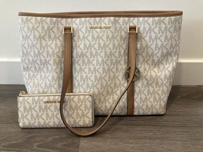 Michael Kors MK Signature Print White/Tan Large Tote Bag & Matching Wallet Set