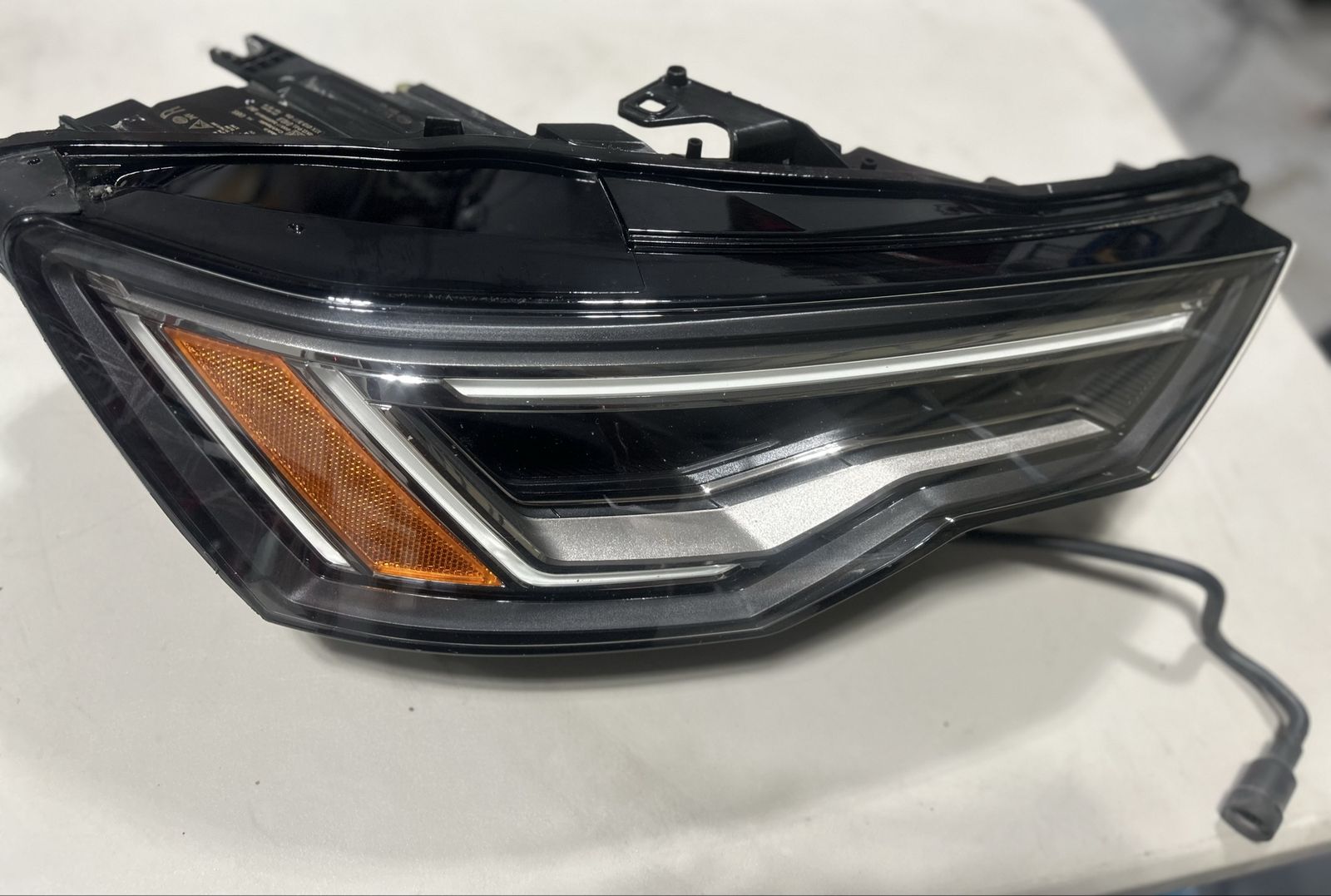 Audi A6/S6 Quattro 2019-2025 RH Passenger LED Headlight OEM 4K0-941-040.B