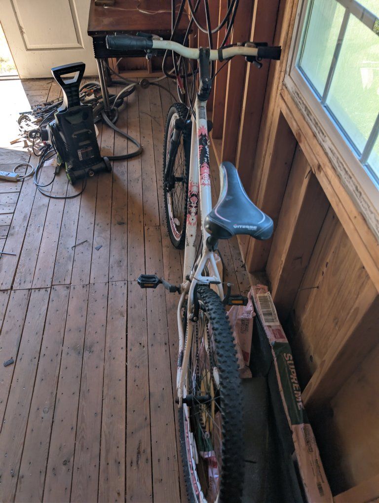 Main image 3
