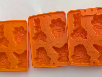 Plastic Looney Toons Jello Molds
