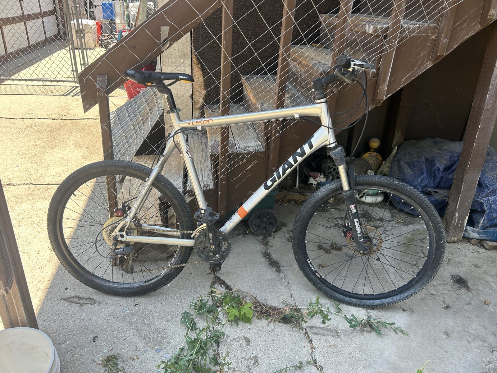 Giant Yukon Mountain Bike - Silver Hardtail with Front Suspension & Disc Brakes
