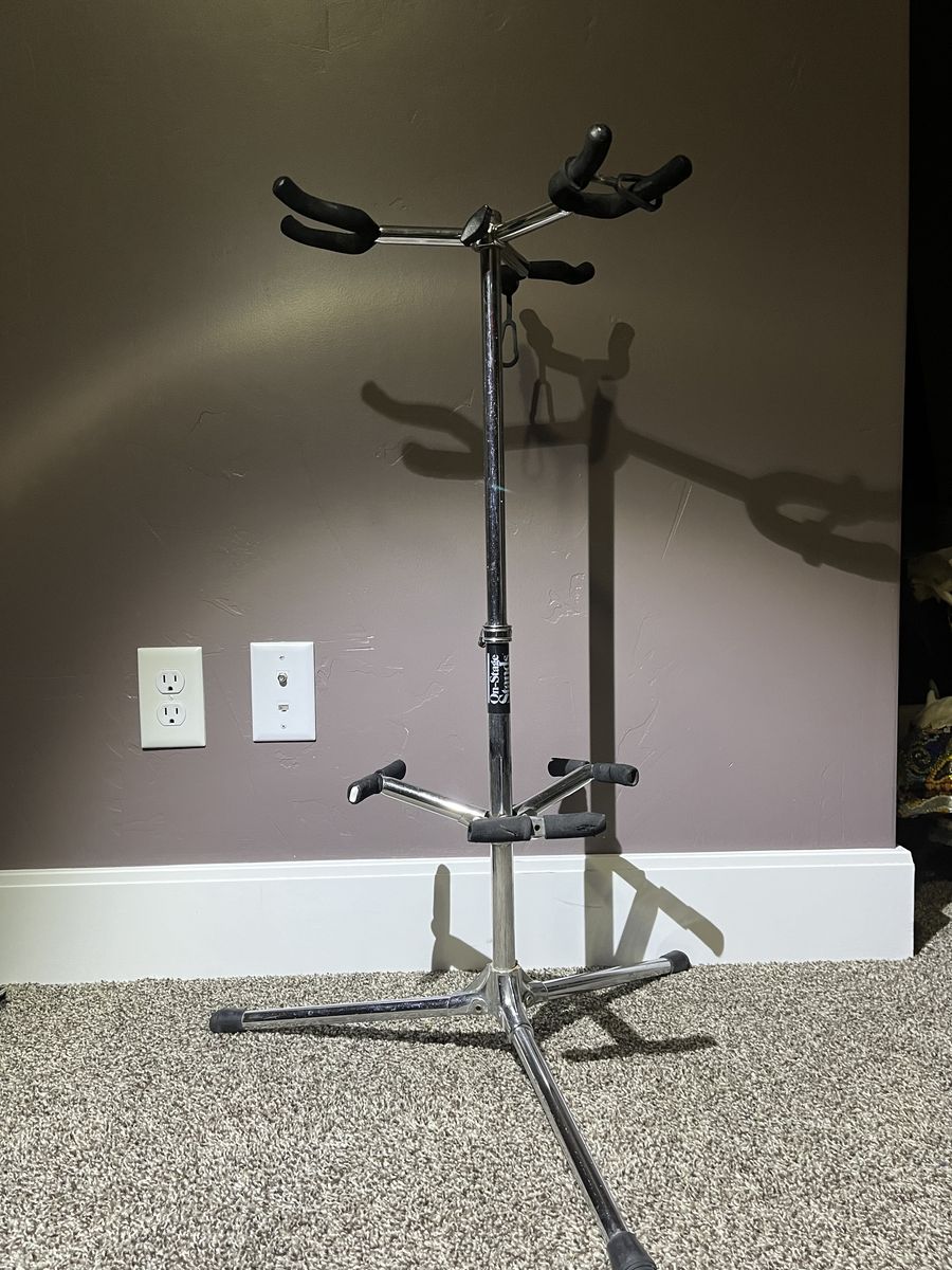 On stage guitar stand
