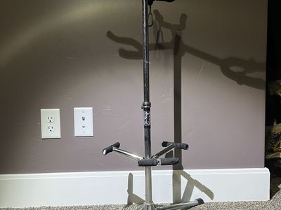 On stage guitar stand