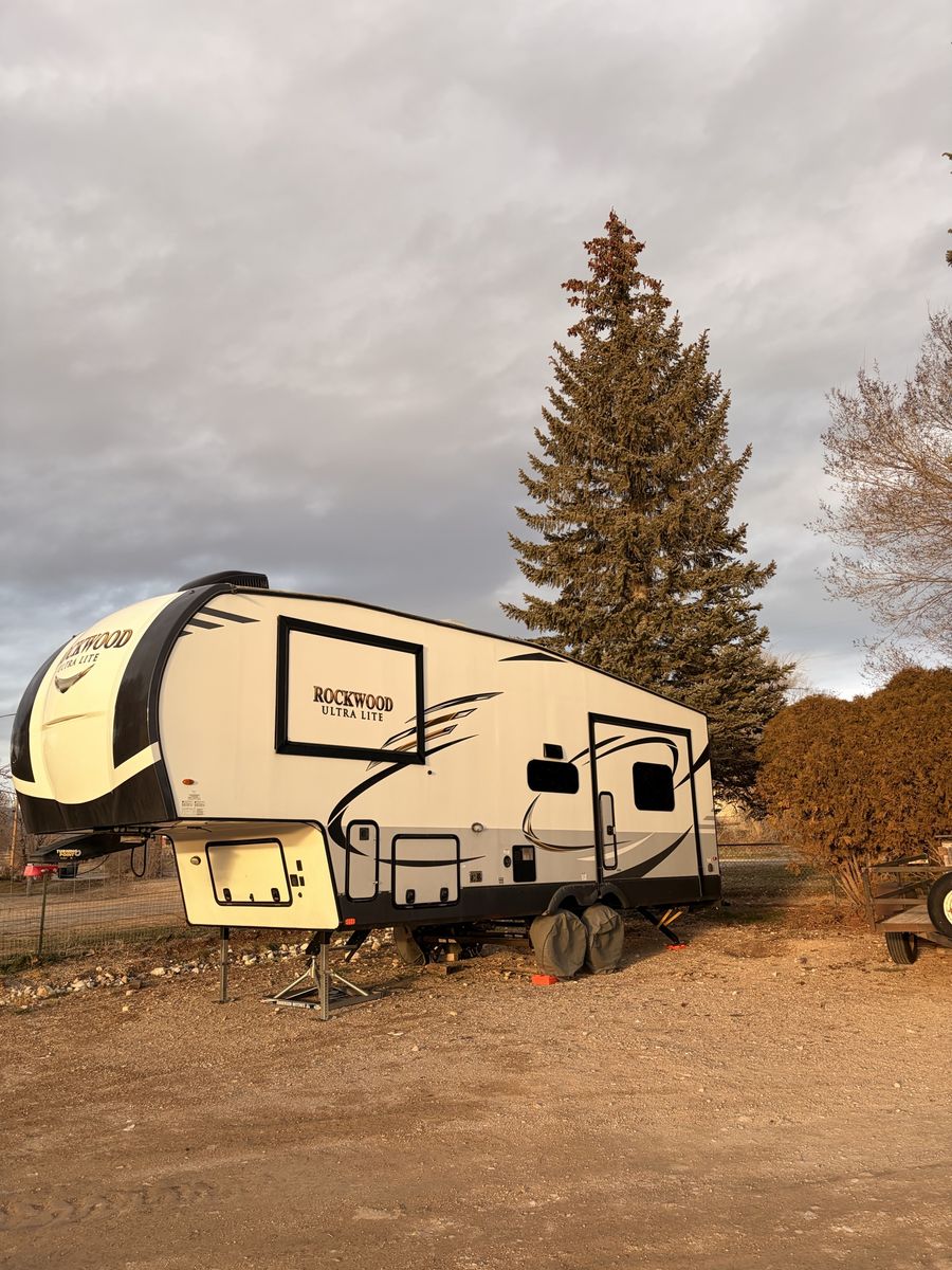 Forest River Rockwood Ultra Lite 5th Wheel Travel Trailer