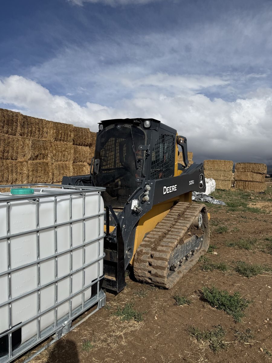 325 Deere skid steer ctl