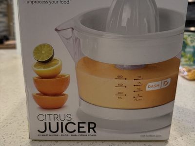 Dash Citrus Juicer New in Box