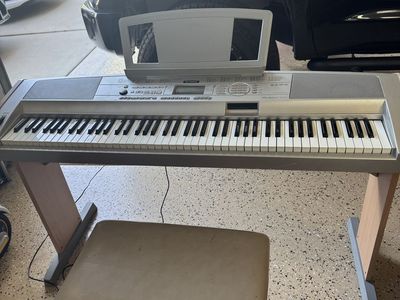 Yamaha keyboard and bench!