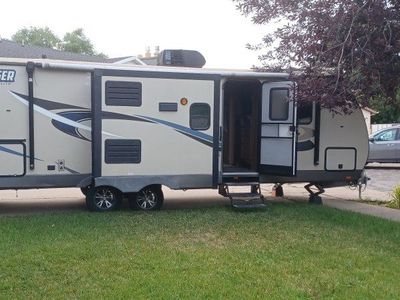 2017 31' 282BHS shadow cruiser Ultralight.