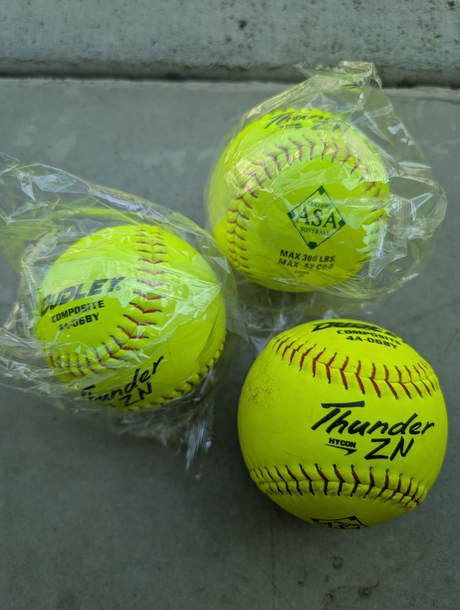 Dudley Thunder Z Softballs