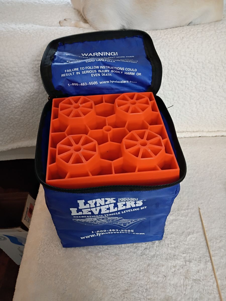 Lynx Levelers Recreational Vehicle Leveling Kit - RV Camper Leveling Blocks & Carry Bag