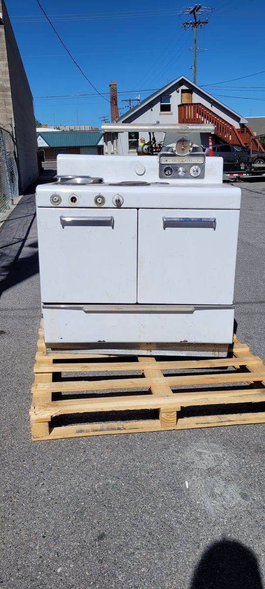 1950s Frigidaire Range