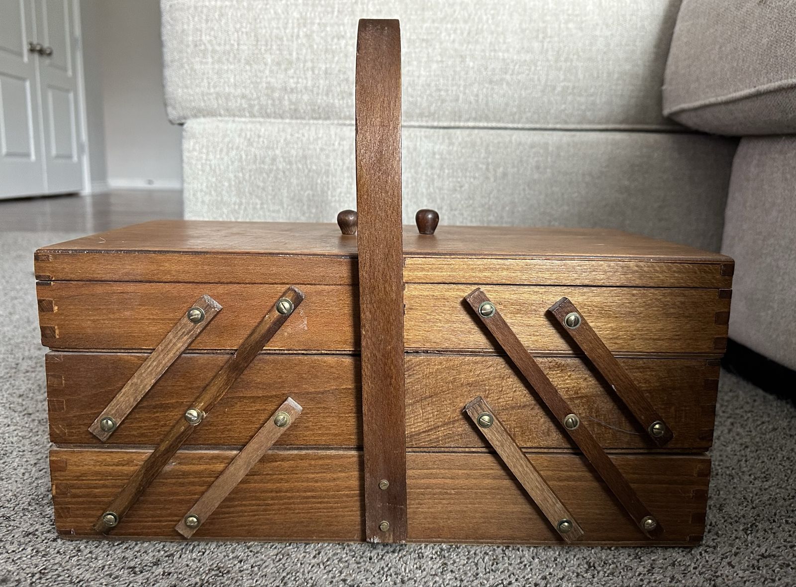 Vintage Wooden Accordion Cantilever Sewing Box Organizer with Handle