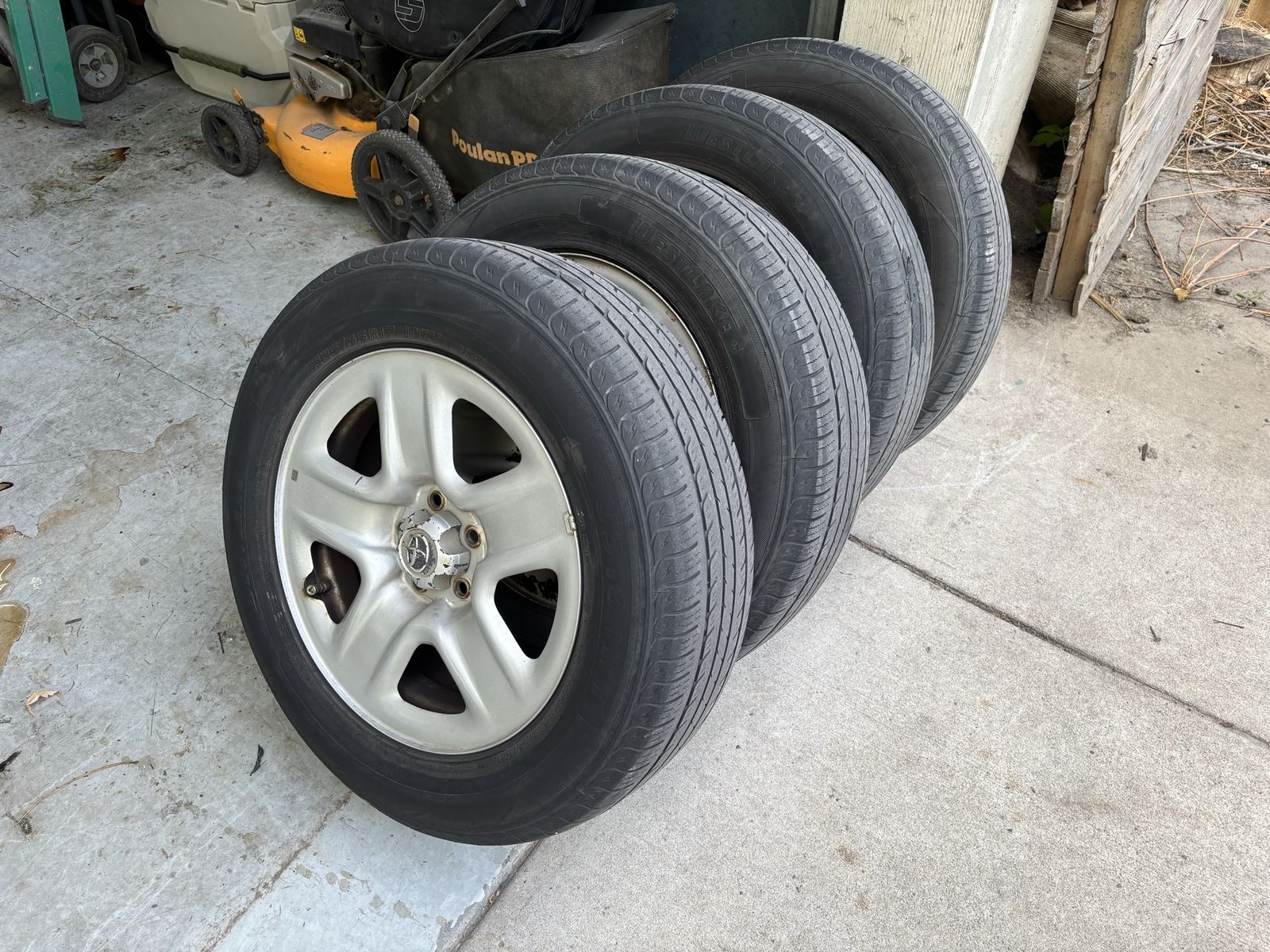 P22565R17 Toyota RAV4 wheels and tires