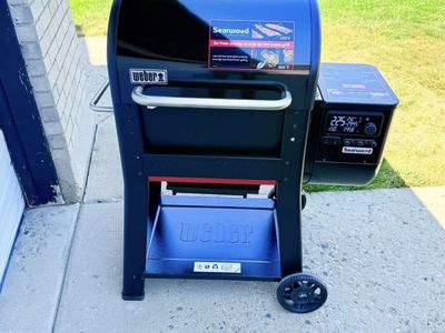 Weber Searwood 600 Wood Pellet Grill & Smoker Black - Like New