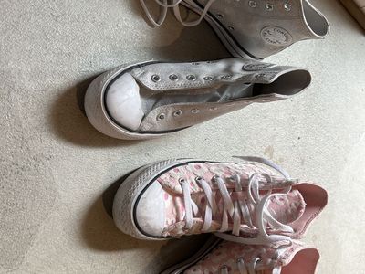 Converse girl size 4 Pair - Free