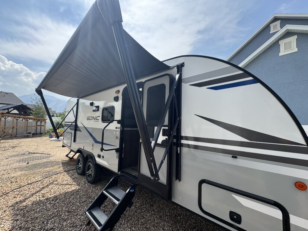 2022 Sonic 211VDB Travel Trailer