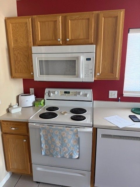 STOVE AND MICROWAVE