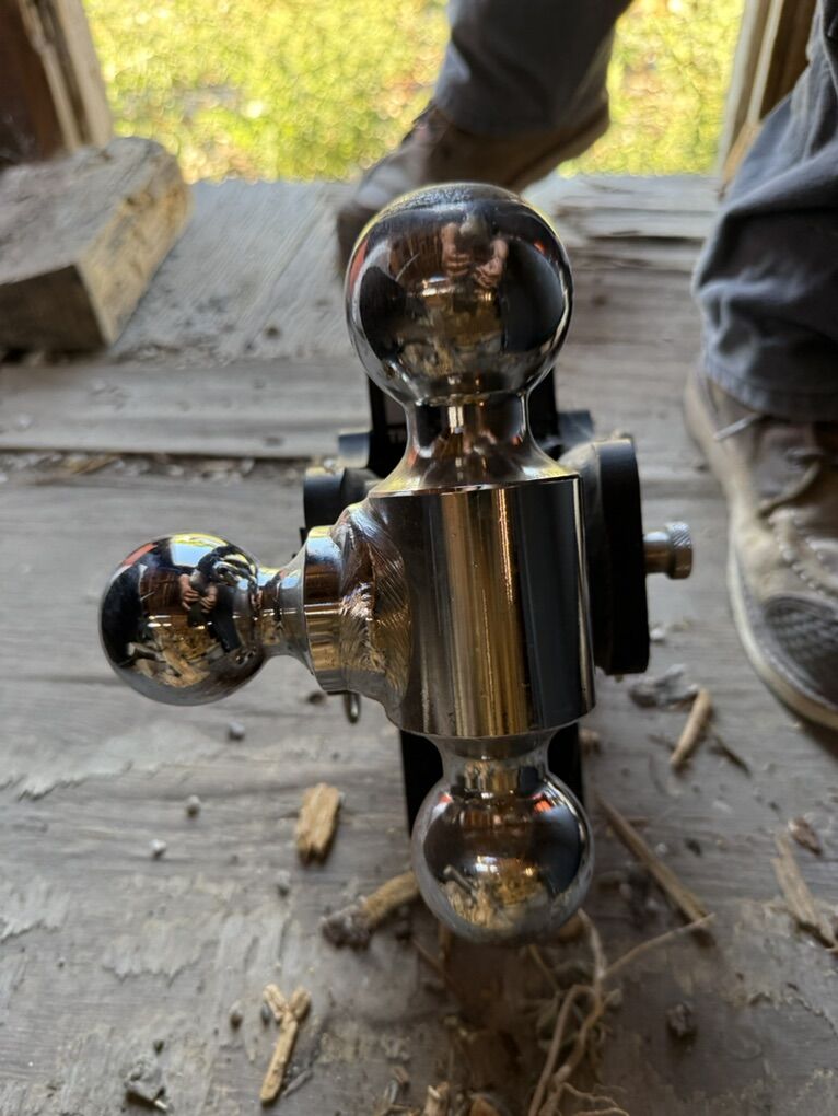 B&W Stow And Tow Hitch