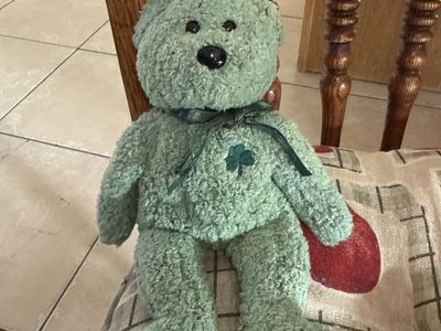 THIS IS SHAMROCK (BEANIE BABIE)
